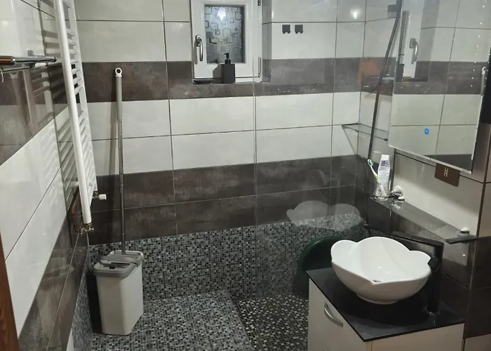 Apartment Victoria 2 *